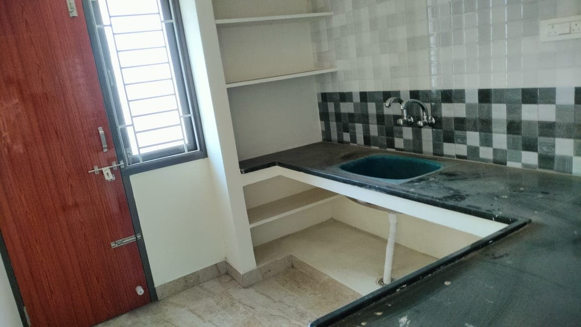 Ready-to-Occupy Flats in Venkatesh Nagar, saligramam - Image 9