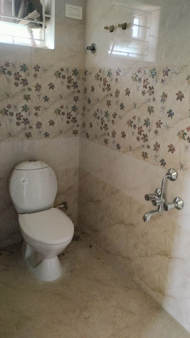 Ready-to-Occupy Flats in Venkatesh Nagar, saligramam - Image 8