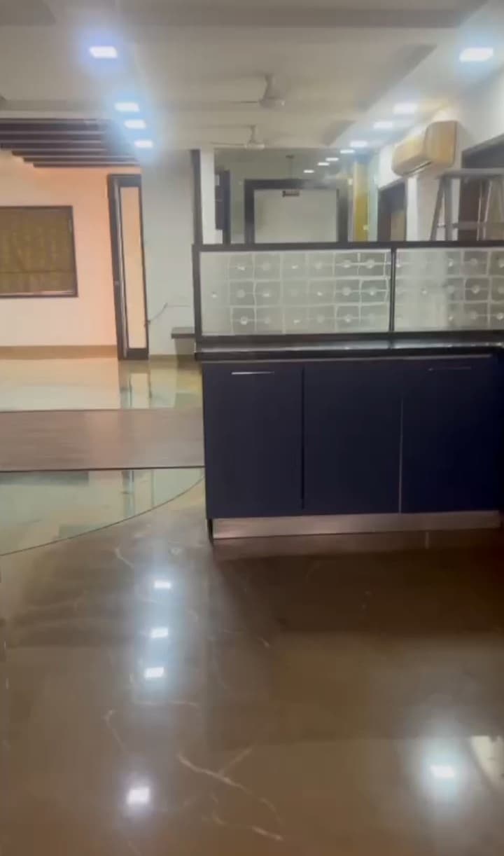 luxurious 4 BHK villa in Kilpauk - Image 11