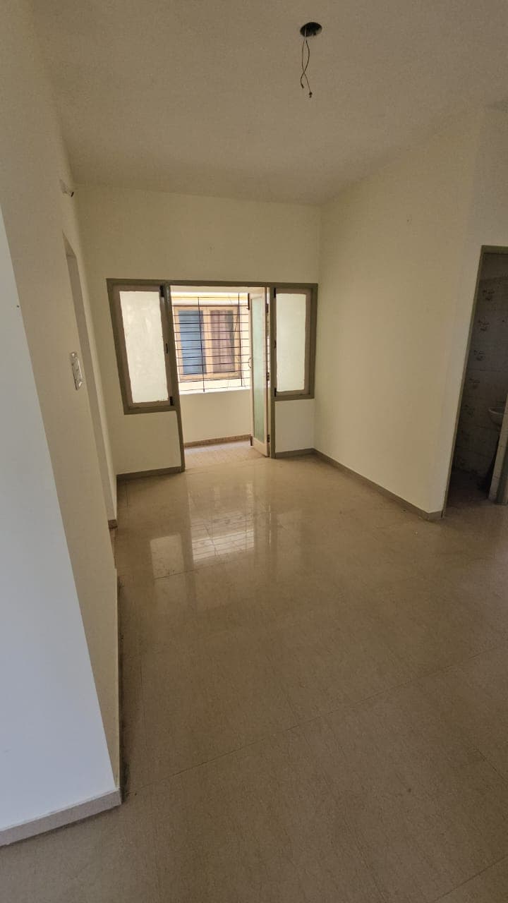 Resale 3 BHK flat for resale in Urapakkam - Image 3