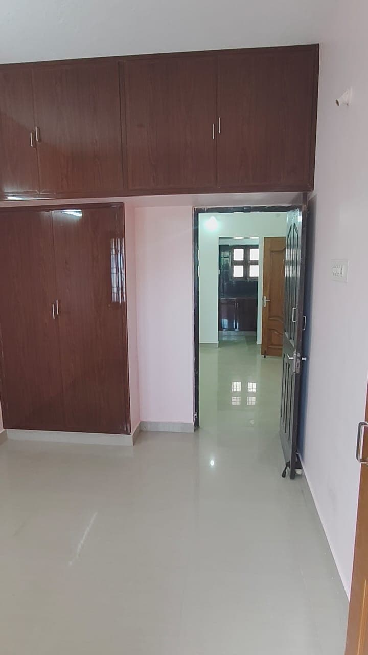 Resale 2 BHK flat for sale in Kolapakkam - Image 3