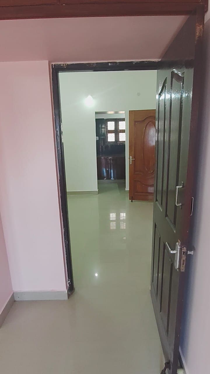 Resale 2 BHK flat for sale in Kolapakkam